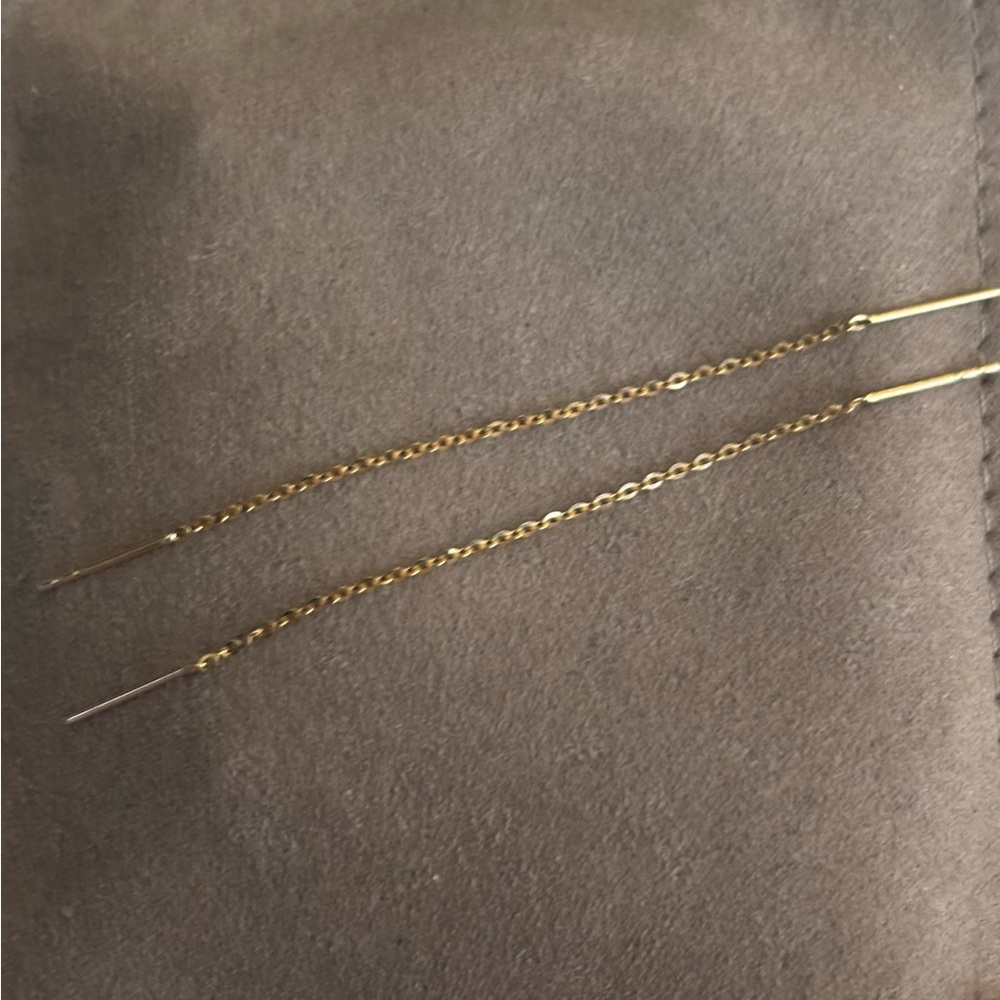 14 k gold small Tassel Elegant Gold Chain Earrings like new.